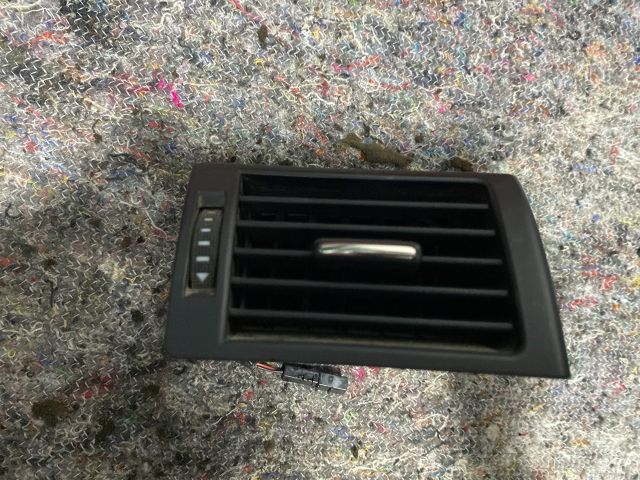 bontott AUDI A4 B7 Jobb Szellőző