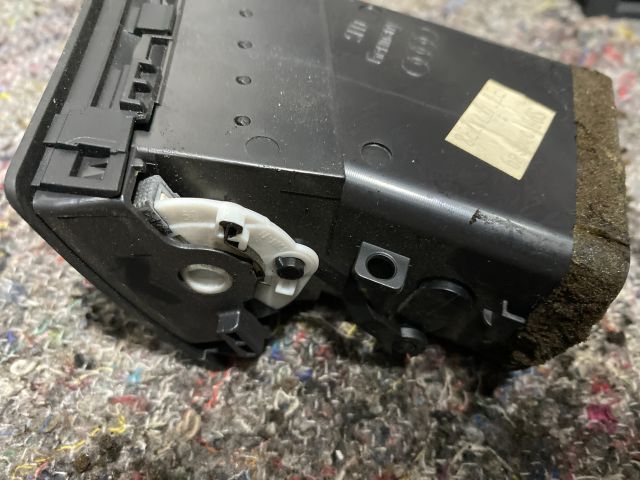 bontott AUDI A4 B7 Jobb Szellőző