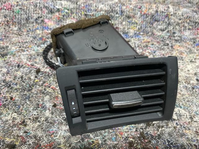 bontott AUDI A4 B7 Jobb Szellőző