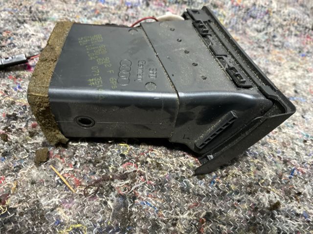 bontott AUDI A4 B7 Jobb Szellőző