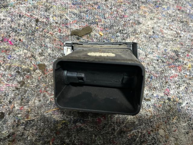 bontott AUDI A4 B7 Jobb Szellőző