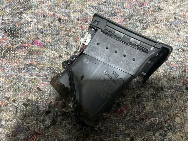 bontott AUDI A4 B7 Jobb Szellőző