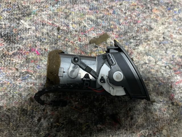 bontott AUDI A4 B7 Jobb Szellőző