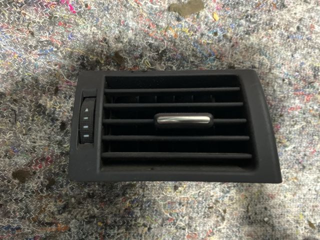 bontott AUDI A4 B7 Jobb Szellőző