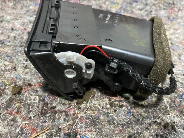 bontott AUDI A4 B7 Jobb Szellőző