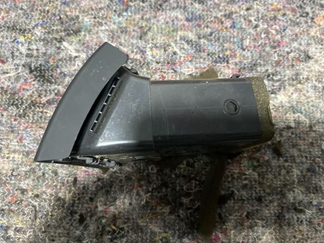 bontott AUDI A4 B7 Jobb Szellőző