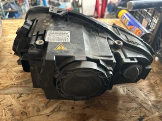 bontott AUDI A4 B7 Jobb Xenon Fényszóró