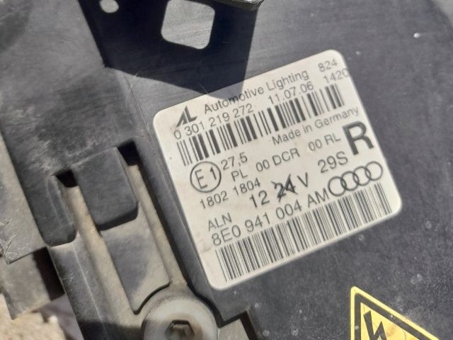 bontott AUDI A4 B7 Jobb Xenon Fényszóró