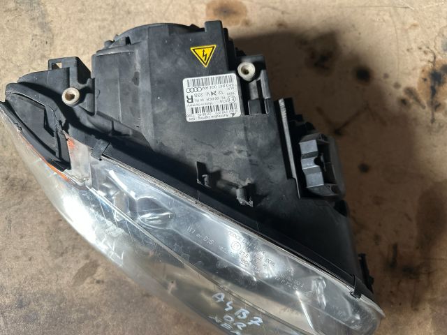 bontott AUDI A4 B7 Jobb Xenon Fényszóró