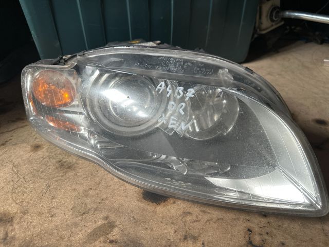 bontott AUDI A4 B7 Jobb Xenon Fényszóró
