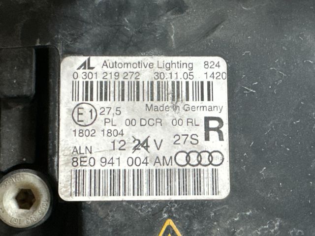 bontott AUDI A4 B7 Jobb Xenon Fényszóró