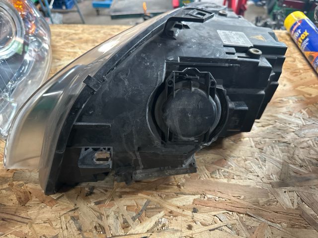 bontott AUDI A4 B7 Jobb Xenon Fényszóró