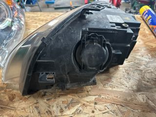 bontott AUDI A4 B7 Jobb Xenon Fényszóró