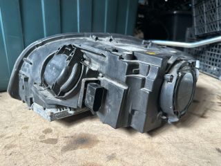 bontott AUDI A4 B7 Jobb Xenon Fényszóró