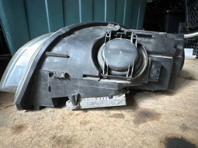 bontott AUDI A4 B7 Jobb Xenon Fényszóró