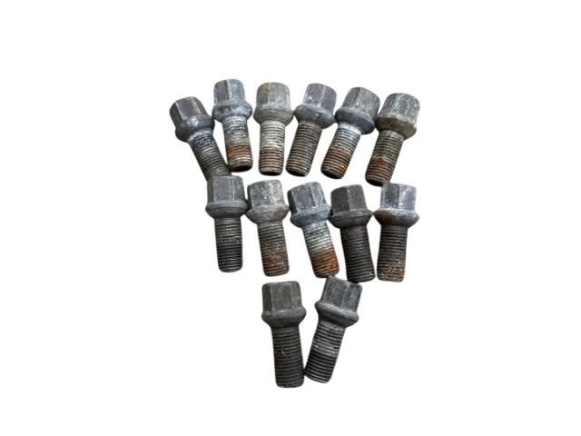 bontott AUDI A4 B7 Kerék Csavar Szett