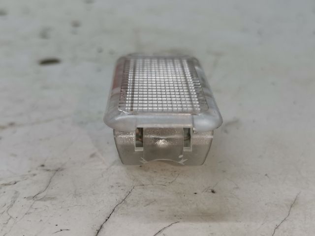 bontott AUDI A4 B7 Kesztyűtartó Világítás