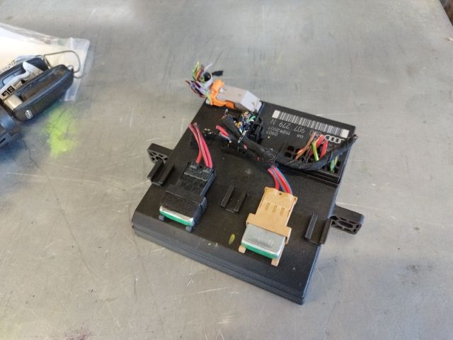 bontott AUDI A4 B7 Komfort Elektronika