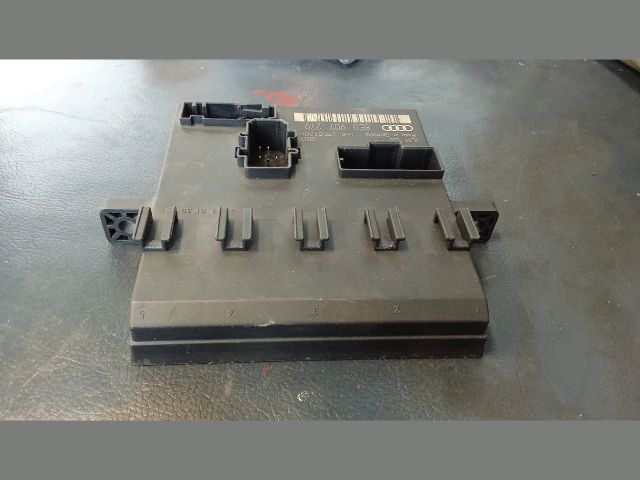 bontott AUDI A4 B7 Komfort Elektronika