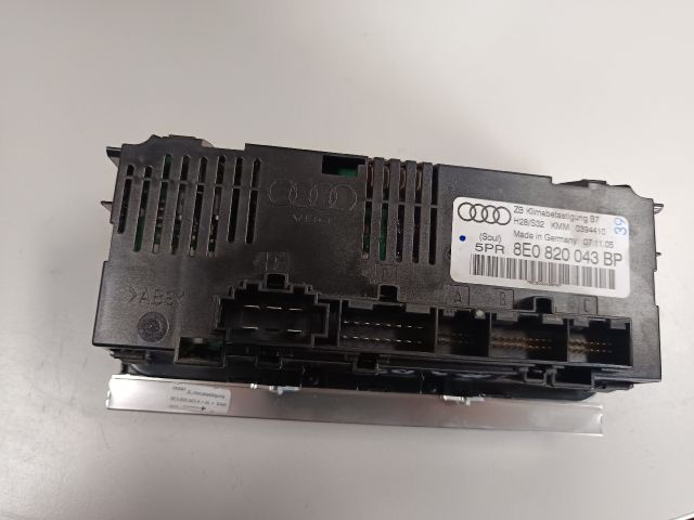 bontott AUDI A4 B7 Középkonzol Vezérlő Panel