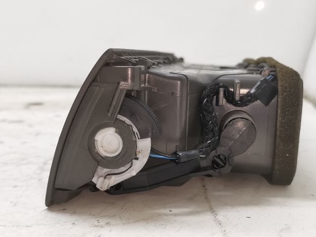 bontott AUDI A4 B7 Középső Szellőző