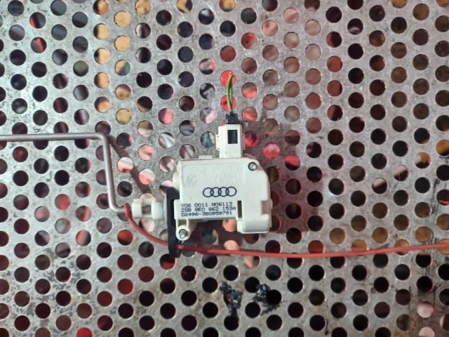 bontott AUDI A4 B7 Központizár Motor Tankajtó