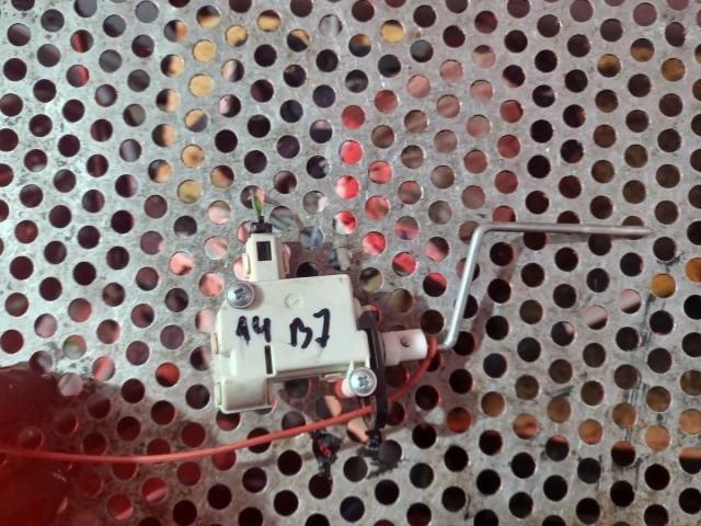 bontott AUDI A4 B7 Központizár Motor Tankajtó