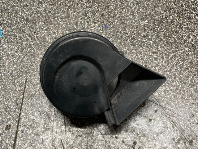 bontott AUDI A4 B7 Kürt