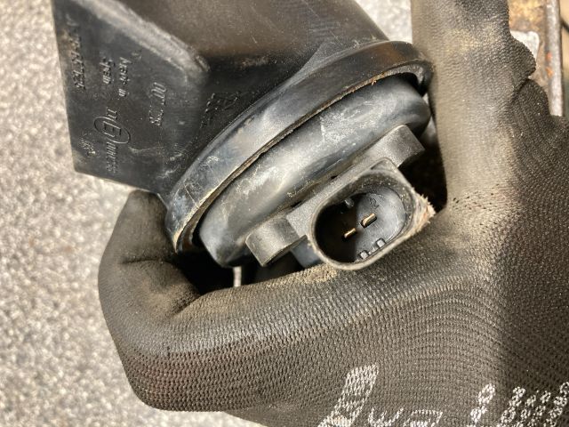 bontott AUDI A4 B7 Kürt