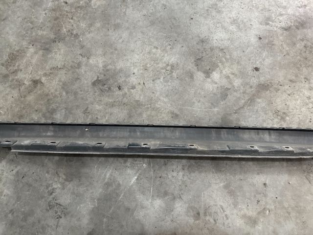 bontott AUDI A4 B7 Küszöb Burkolat