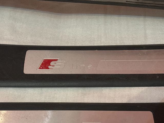 bontott AUDI A4 B7 Küszöb Díszléc Szett