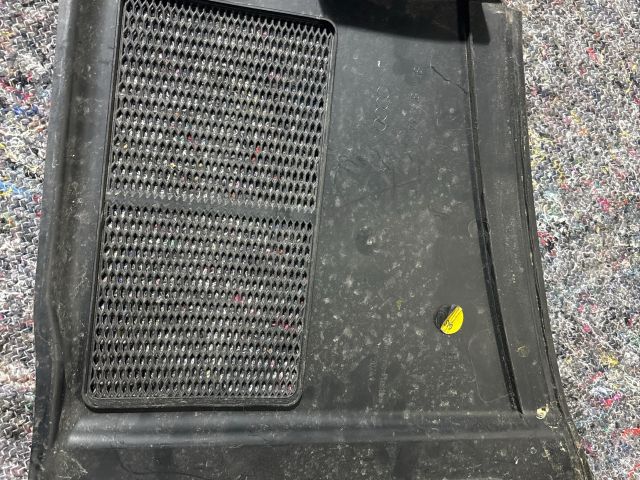 bontott AUDI A4 B7 Levélrács