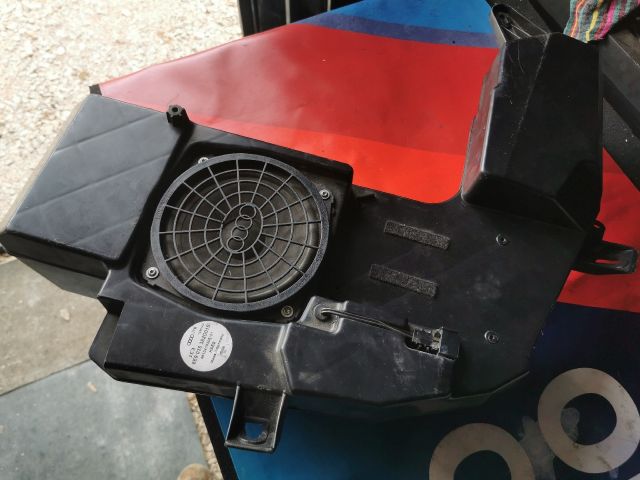 bontott AUDI A4 B7 Mélynyomó Hangszóró