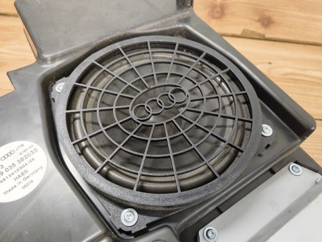 bontott AUDI A4 B7 Mélynyomó Hangszóró