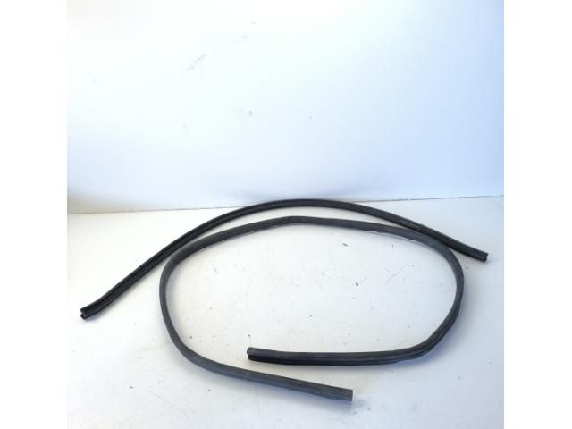 bontott AUDI A4 B7 Motorháztető Gumikéder