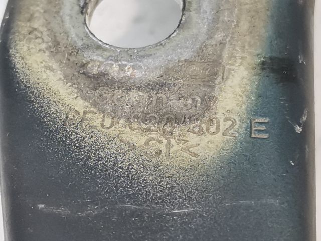 bontott AUDI A4 B7 Motorháztető Jobb Zsanér