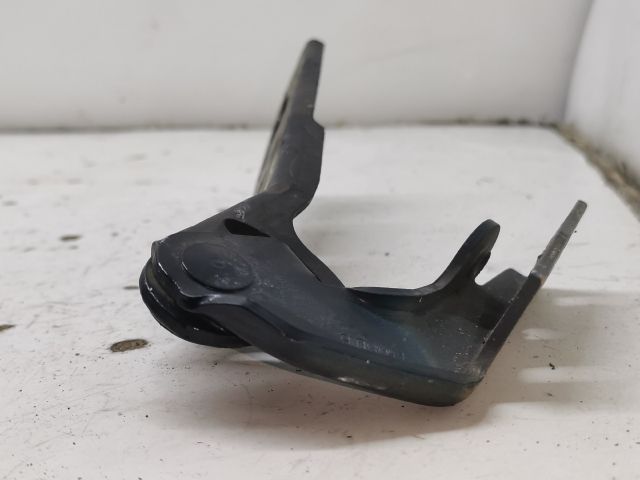 bontott AUDI A4 B7 Motorháztető Jobb Zsanér