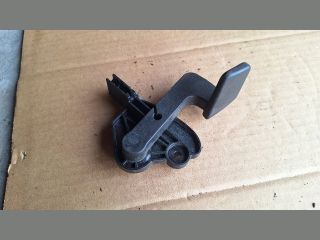 bontott AUDI A4 B7 Motorháztető Nyitó Kar / Gomb