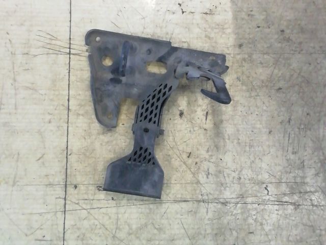 bontott AUDI A4 B7 Motorháztető Nyitó Kar / Gomb