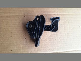 bontott AUDI A4 B7 Motorháztető Nyitó Kar / Gomb