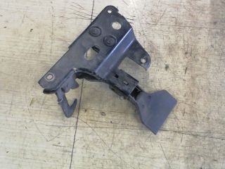 bontott AUDI A4 B7 Motorháztető Nyitó Kar / Gomb