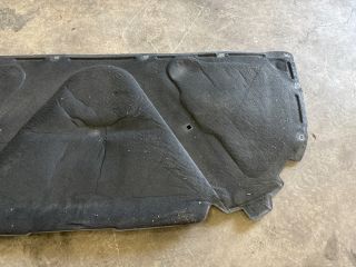 bontott AUDI A4 B7 Motorháztető Szigetelés