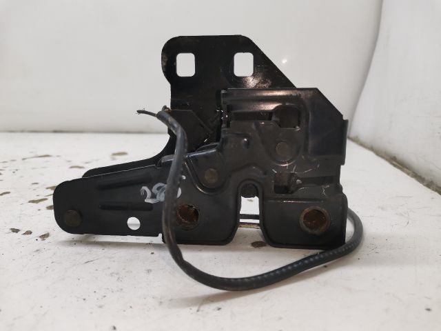 bontott AUDI A4 B7 Motorháztető Zárszerkezet