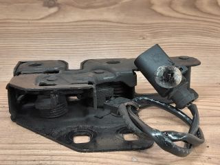 bontott AUDI A4 B7 Motorháztető Zárszerkezet