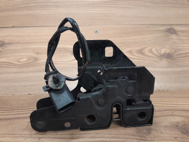 bontott AUDI A4 B7 Motorháztető Zárszerkezet