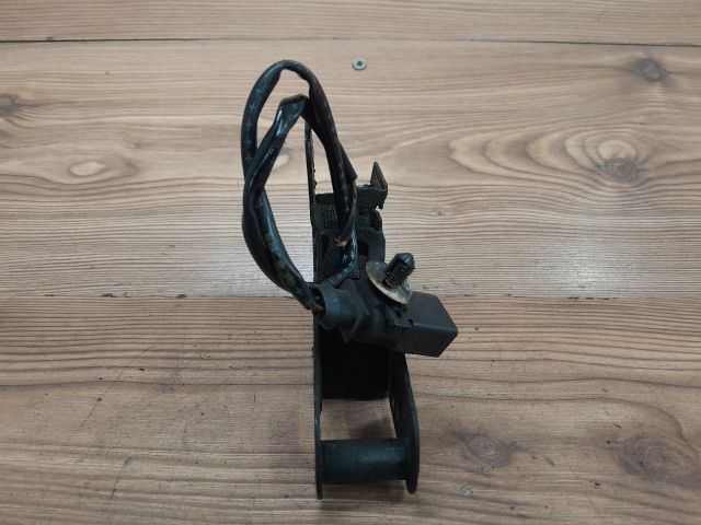 bontott AUDI A4 B7 Motorháztető Zárszerkezet