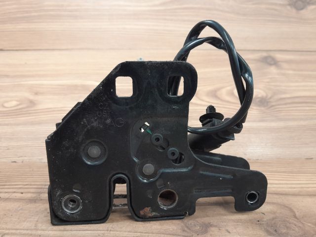 bontott AUDI A4 B7 Motorháztető Zárszerkezet