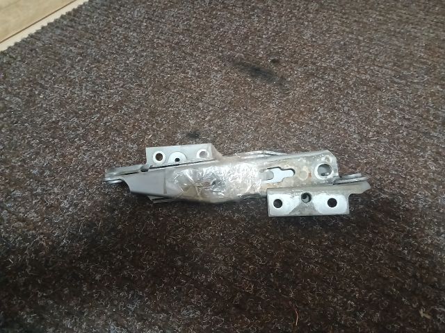 bontott AUDI A4 B7 Motorháztető Zsanér Pár