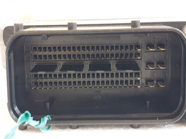 bontott AUDI A4 B7 Motorvezérlő