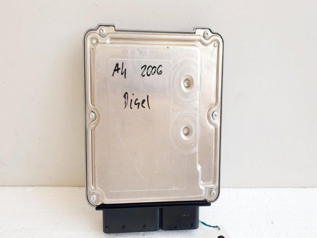 bontott AUDI A4 B7 Motorvezérlő